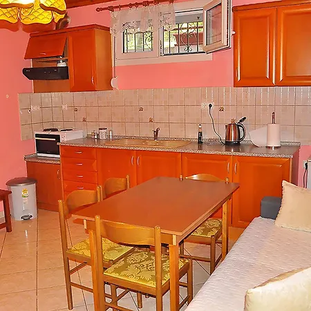 Kostas & Despina Apartman Lídia