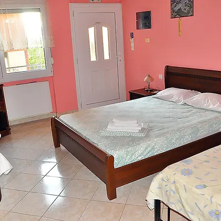 Kostas & Despina Apartman Lídia